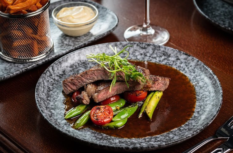 52352 lux bar och grill 1